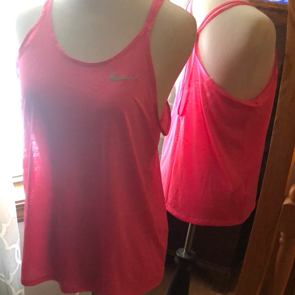 Nike active top